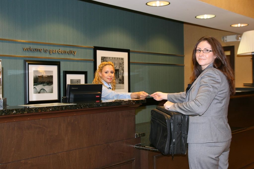 Hampton Inn By Hilton Garden City Long Island Dalaman gambar