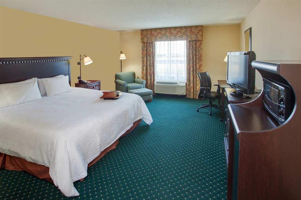 Hampton Inn By Hilton Garden City Long Island Bilik gambar