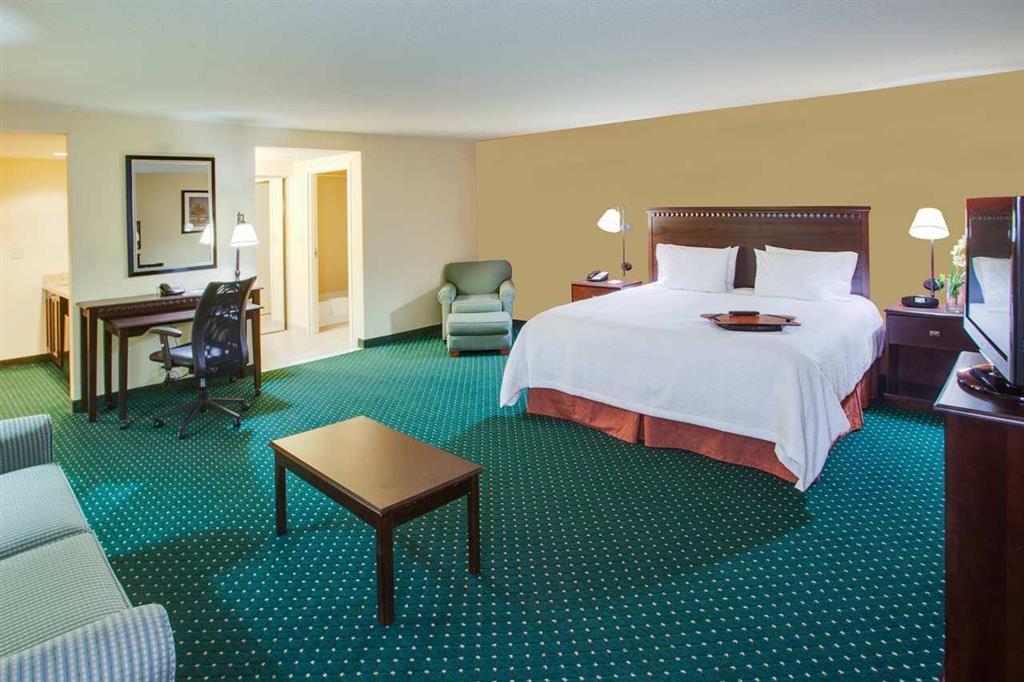 Hampton Inn By Hilton Garden City Long Island Bilik gambar