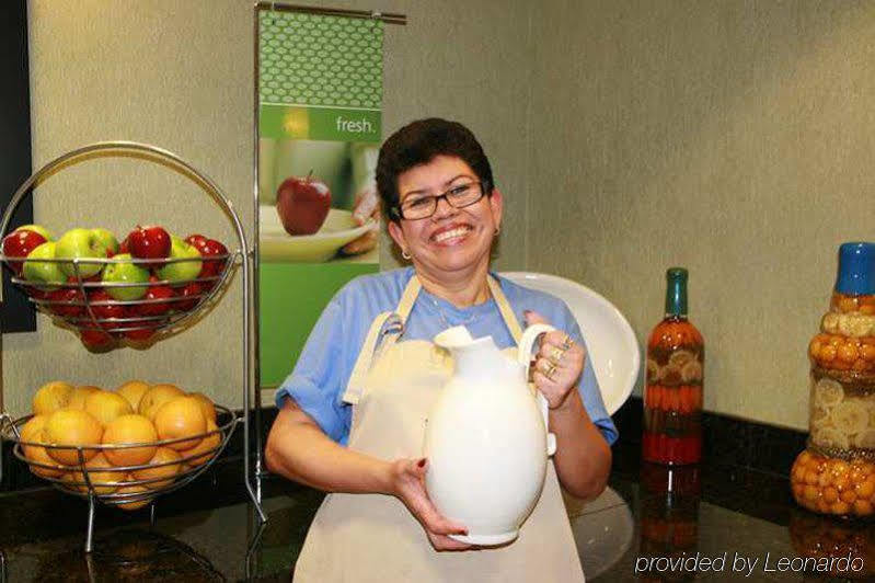 Hampton Inn By Hilton Garden City Long Island Restoran gambar