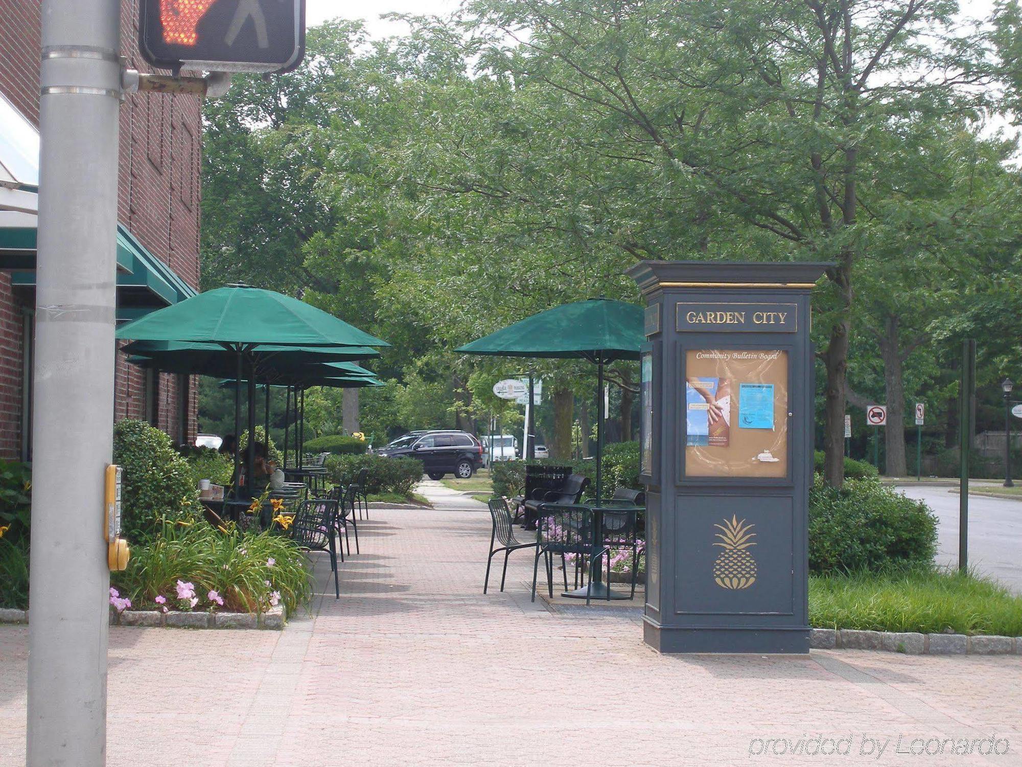 Hampton Inn By Hilton Garden City Long Island Restoran gambar