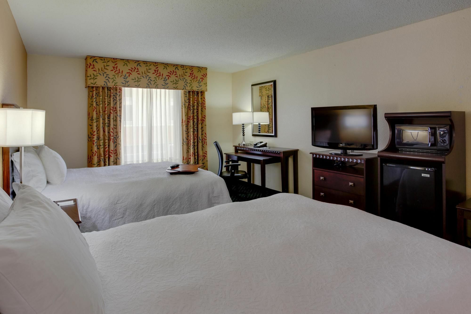Hampton Inn By Hilton Garden City Long Island Luaran gambar